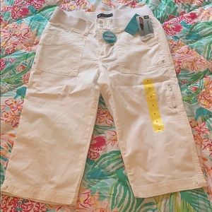 NWT | Lee | White Capri Pants